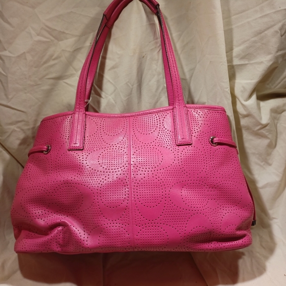 Coach perforated shoulder bag - Picture 7 of 10